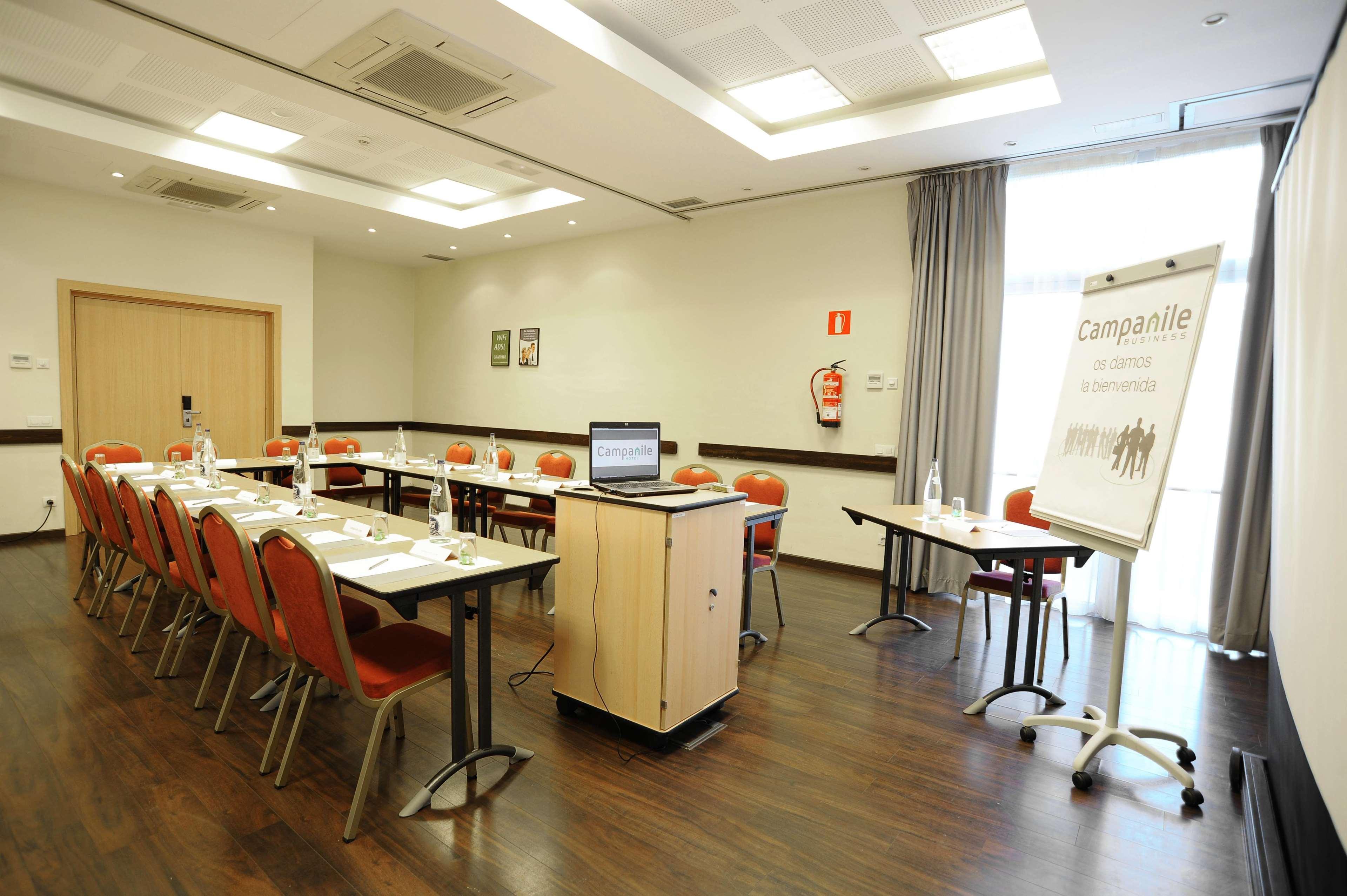 Travelodge Bcn Cornella Fira Cornellà de Llobregat Zewnętrze zdjęcie