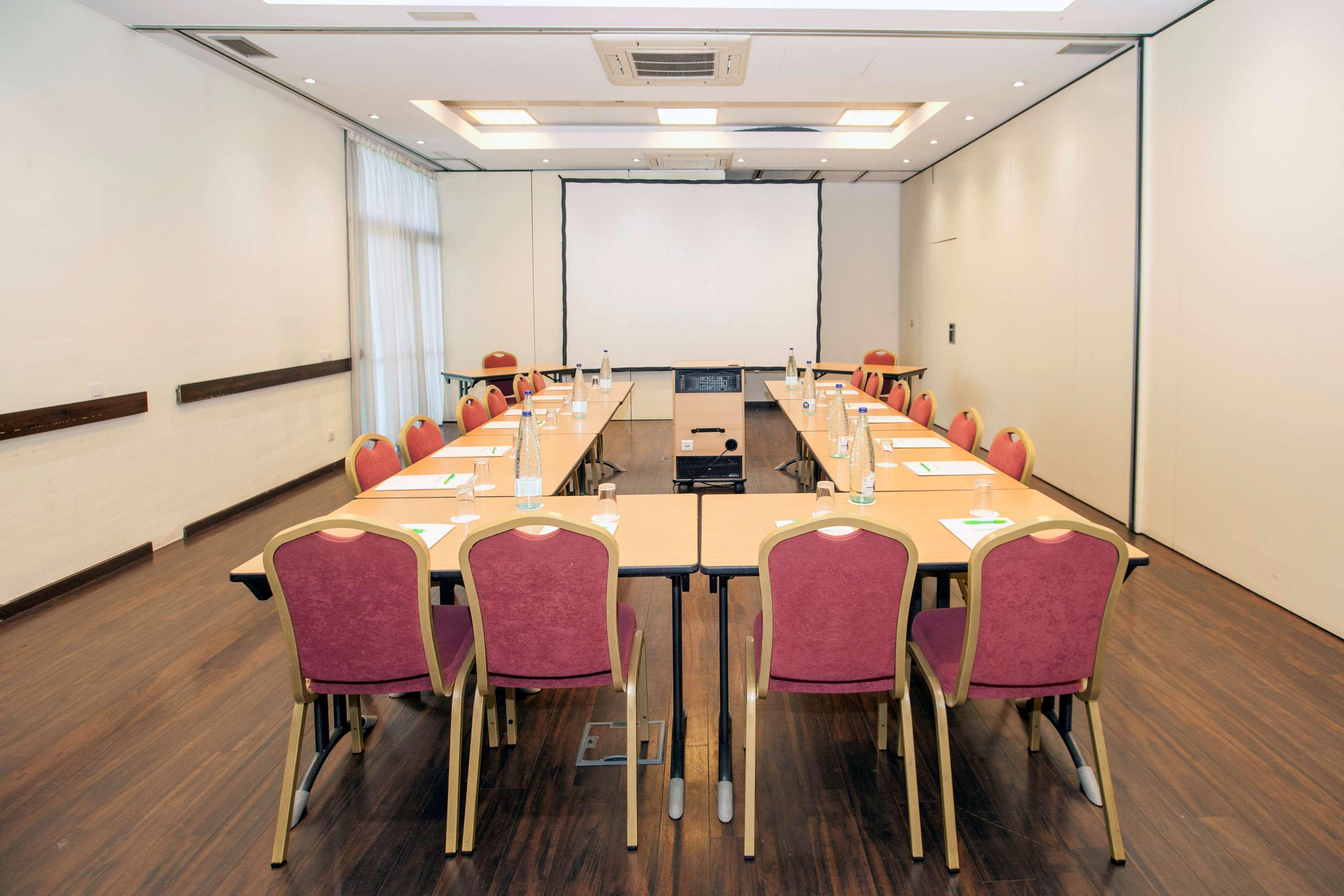 Travelodge Bcn Cornella Fira Cornellà de Llobregat Zewnętrze zdjęcie