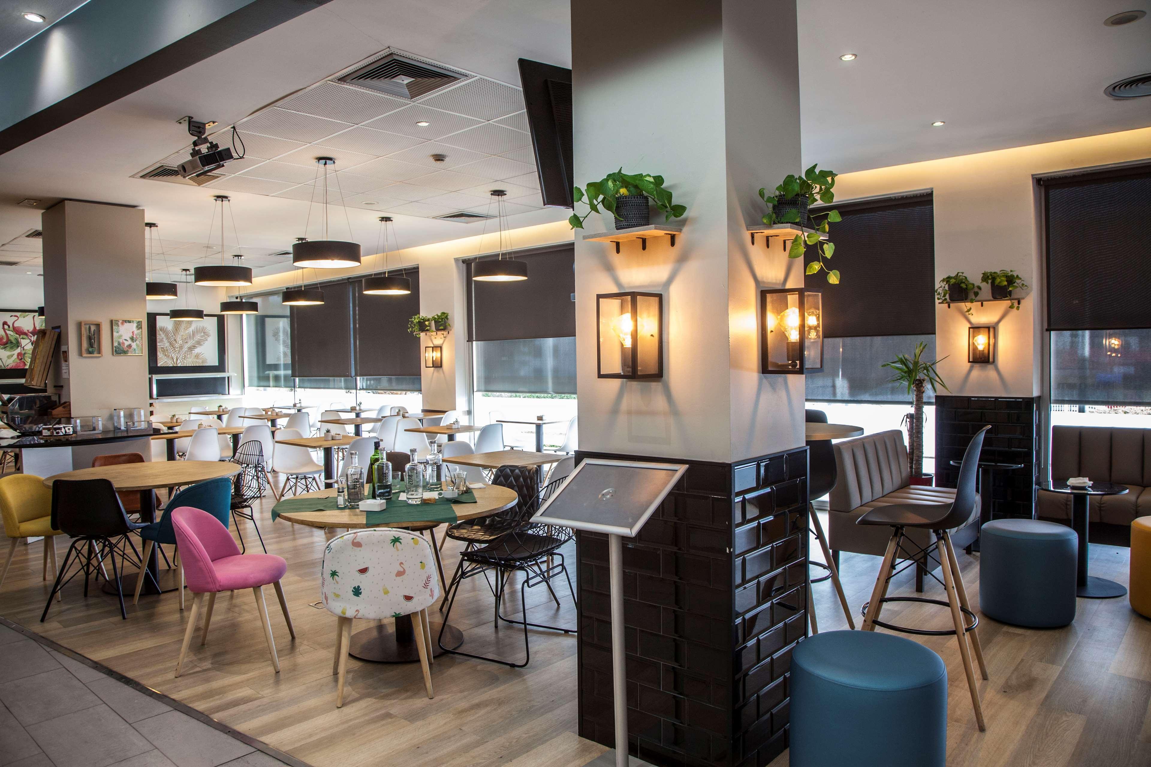 Travelodge Bcn Cornella Fira Cornellà de Llobregat Zewnętrze zdjęcie