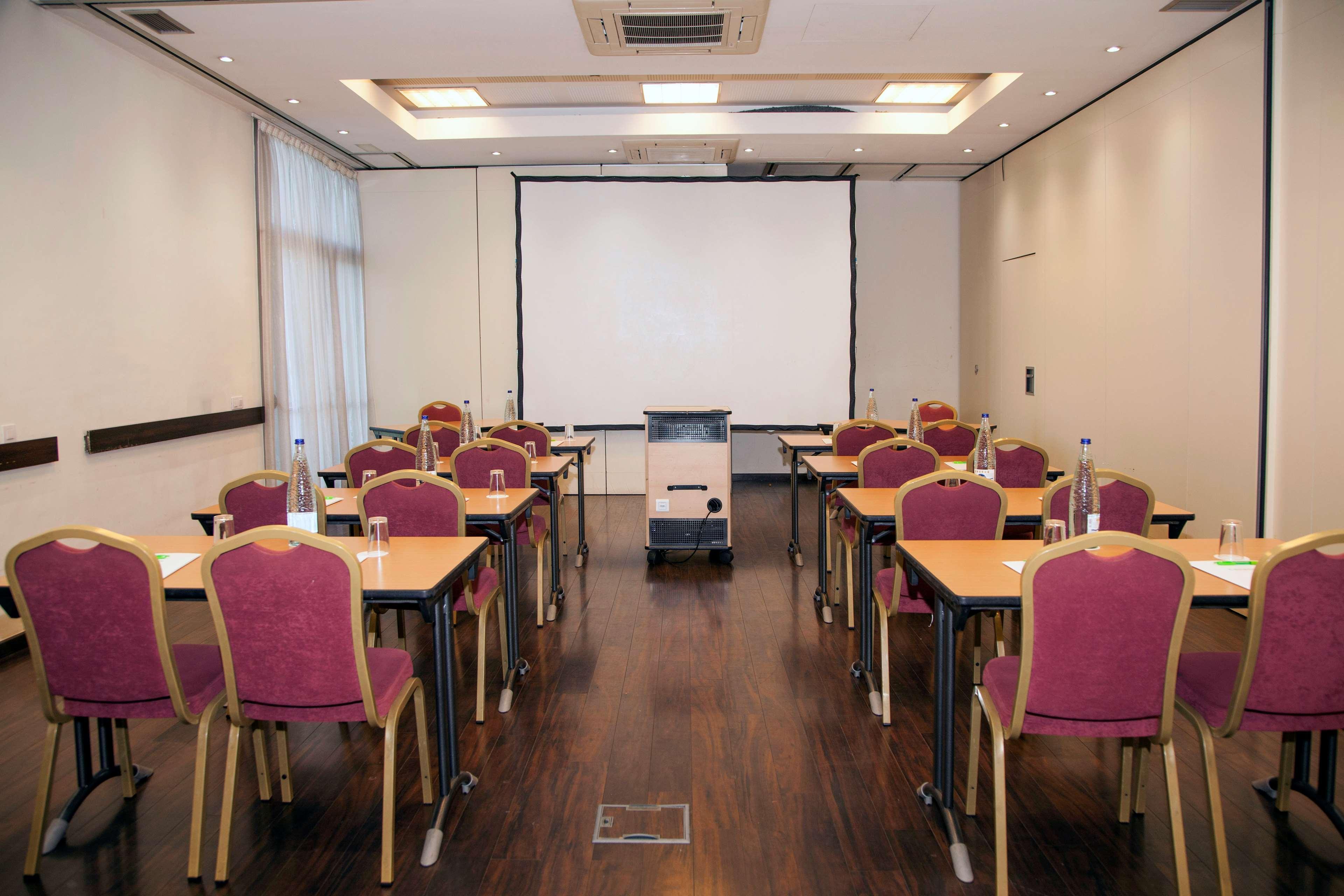 Travelodge Bcn Cornella Fira Cornellà de Llobregat Zewnętrze zdjęcie