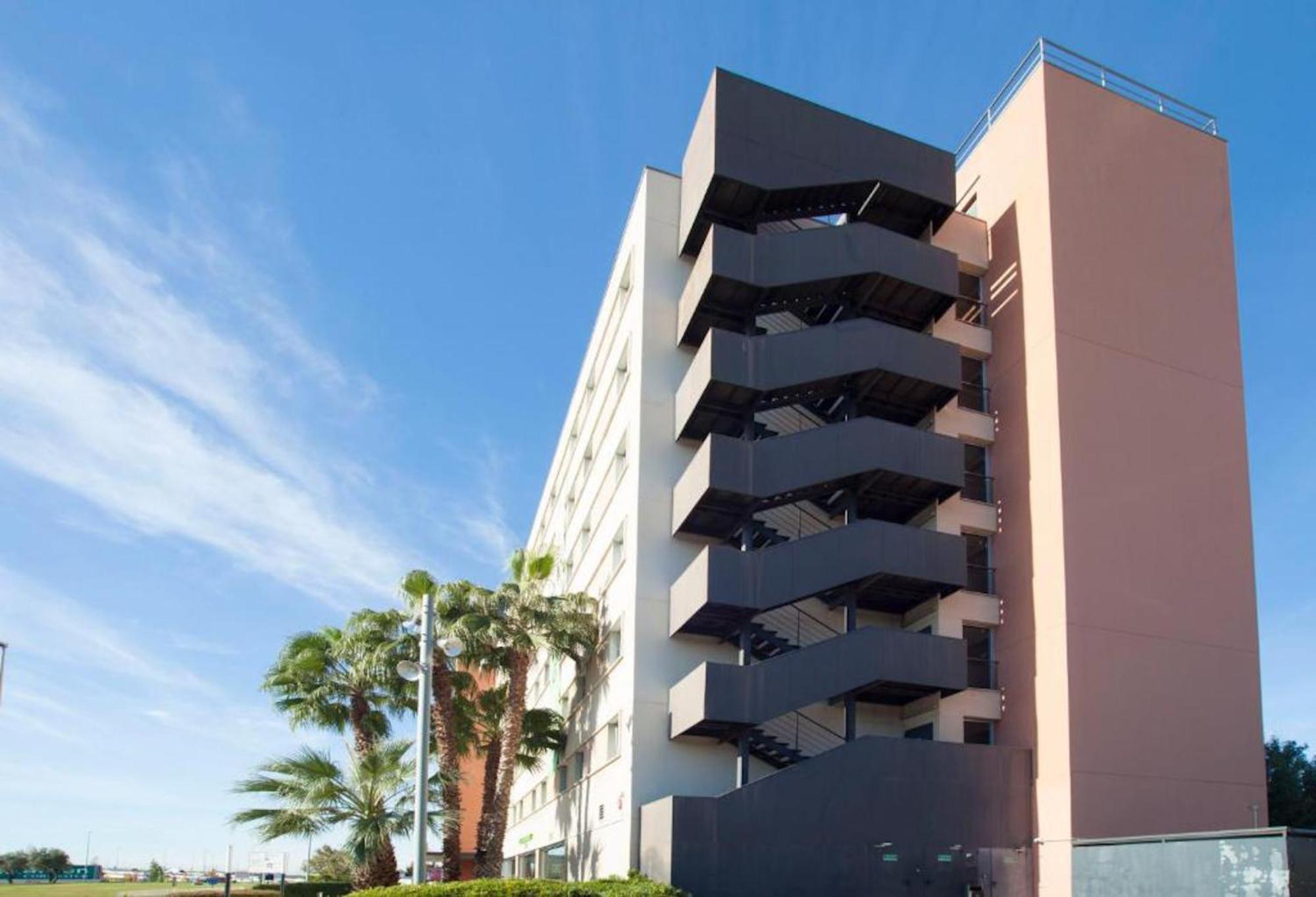 Travelodge Bcn Cornella Fira Cornellà de Llobregat Zewnętrze zdjęcie