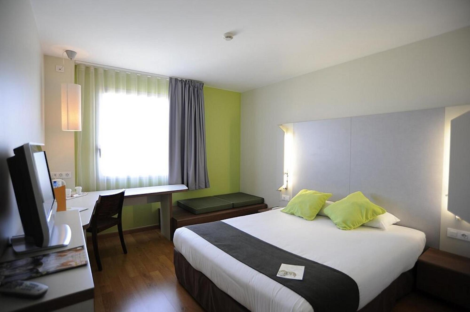 Travelodge Bcn Cornella Fira Cornellà de Llobregat Zewnętrze zdjęcie