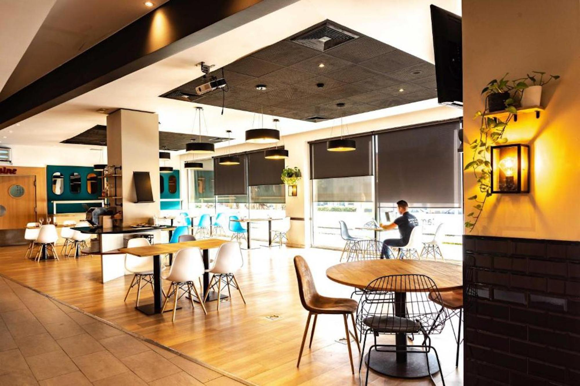 Travelodge Bcn Cornella Fira Cornellà de Llobregat Zewnętrze zdjęcie