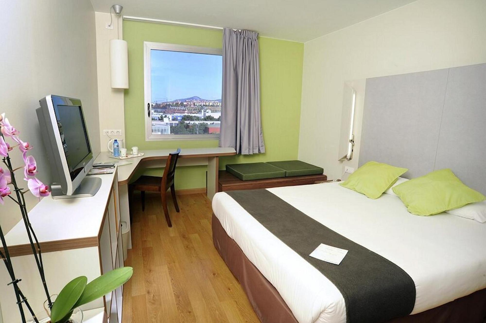 Travelodge Bcn Cornella Fira Cornellà de Llobregat Zewnętrze zdjęcie